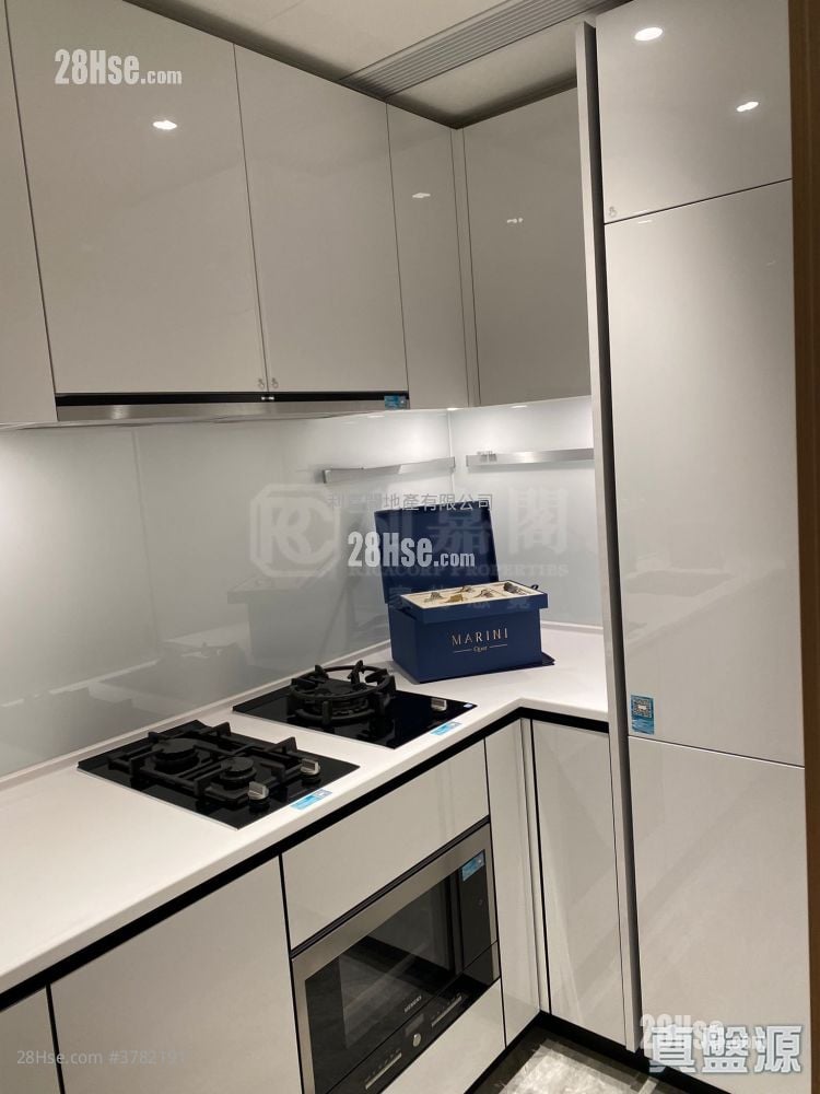 Marini Rental 3 Bedrooms , 2 Bathrooms 770 ft²