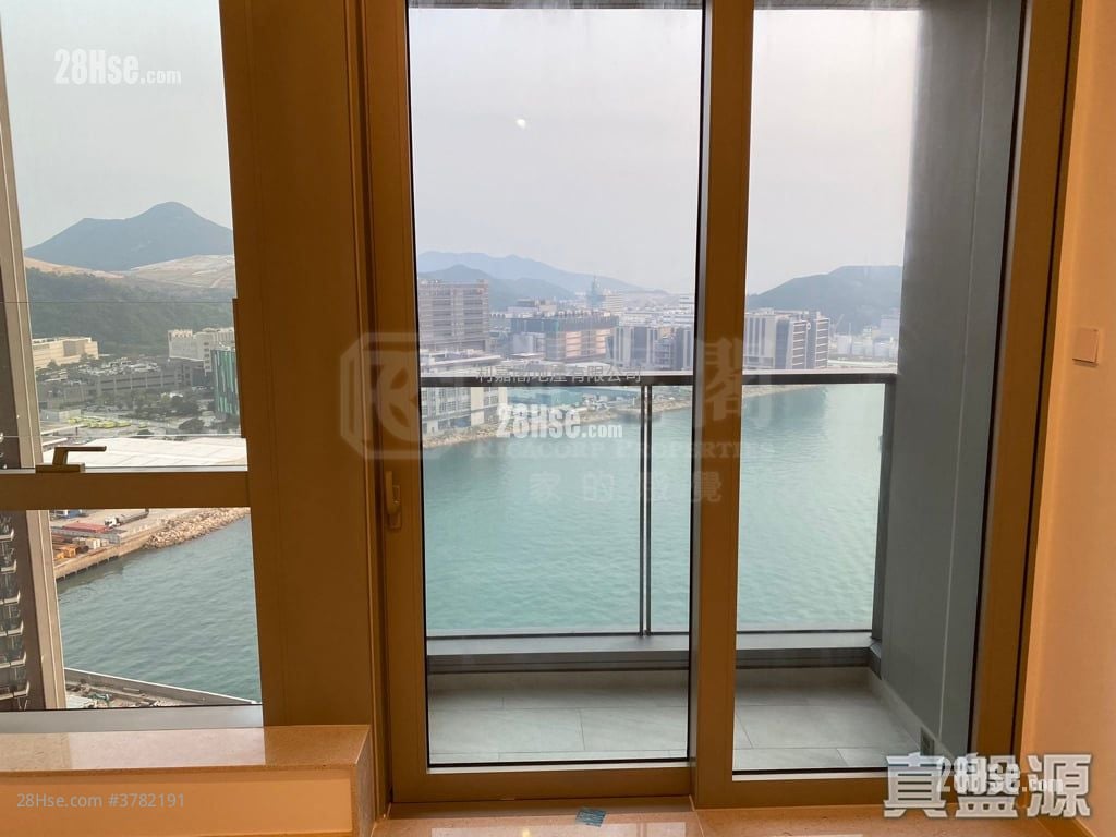 Marini Rental 3 Bedrooms , 2 Bathrooms 770 ft²