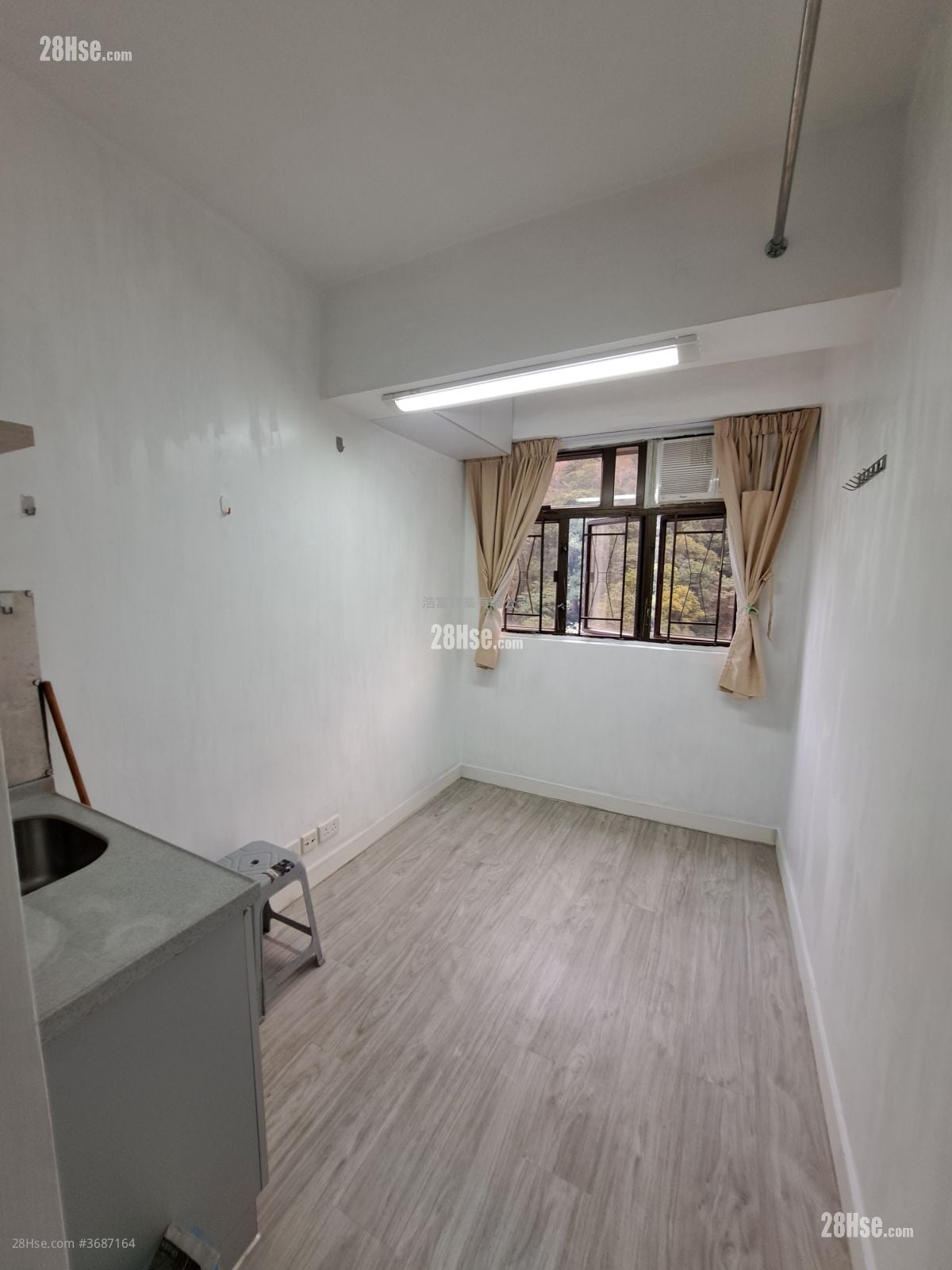 中兴大厦 租盘 开放式间隔 , 1 浴室 110 平方尺