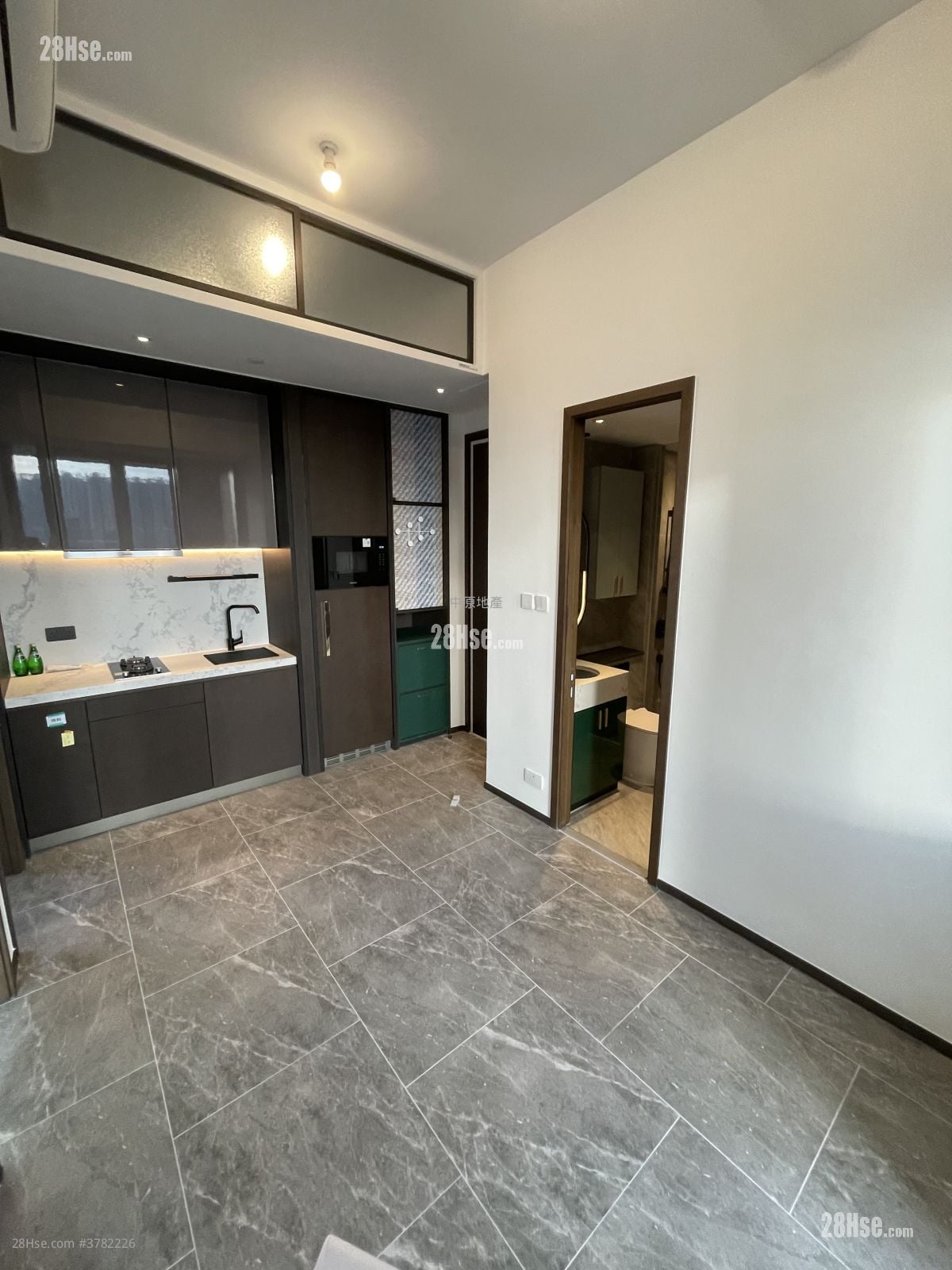 Belgravia Place 售盘 2 房 , 1 浴室 351 平方尺