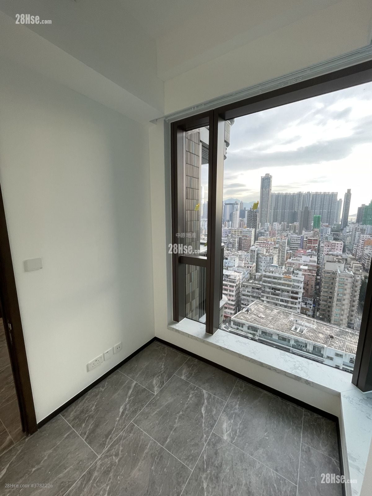 Belgravia Place 售盘 2 房 , 1 浴室 351 平方尺