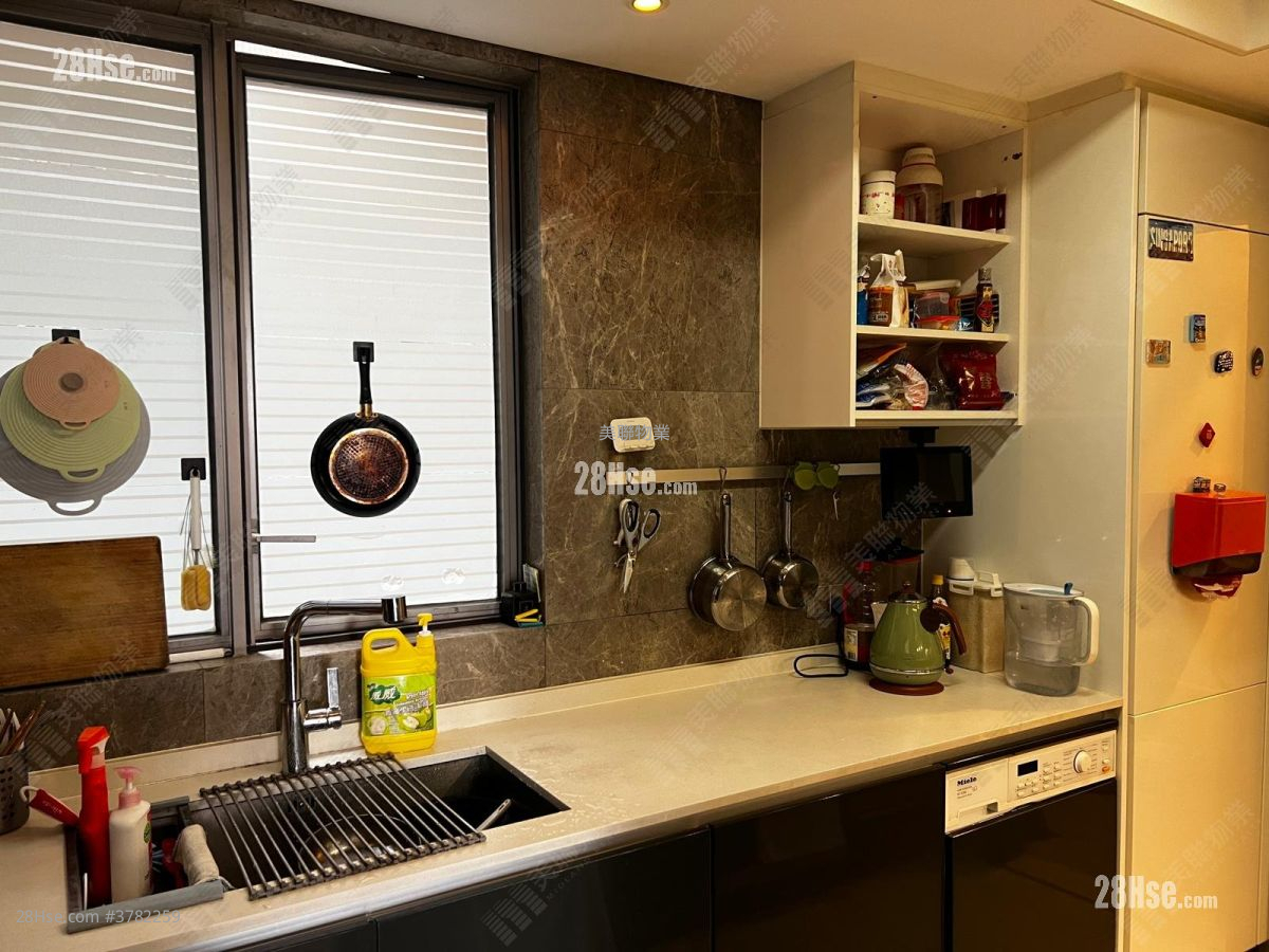 The Austin Sell 3 Bedrooms 899 ft²