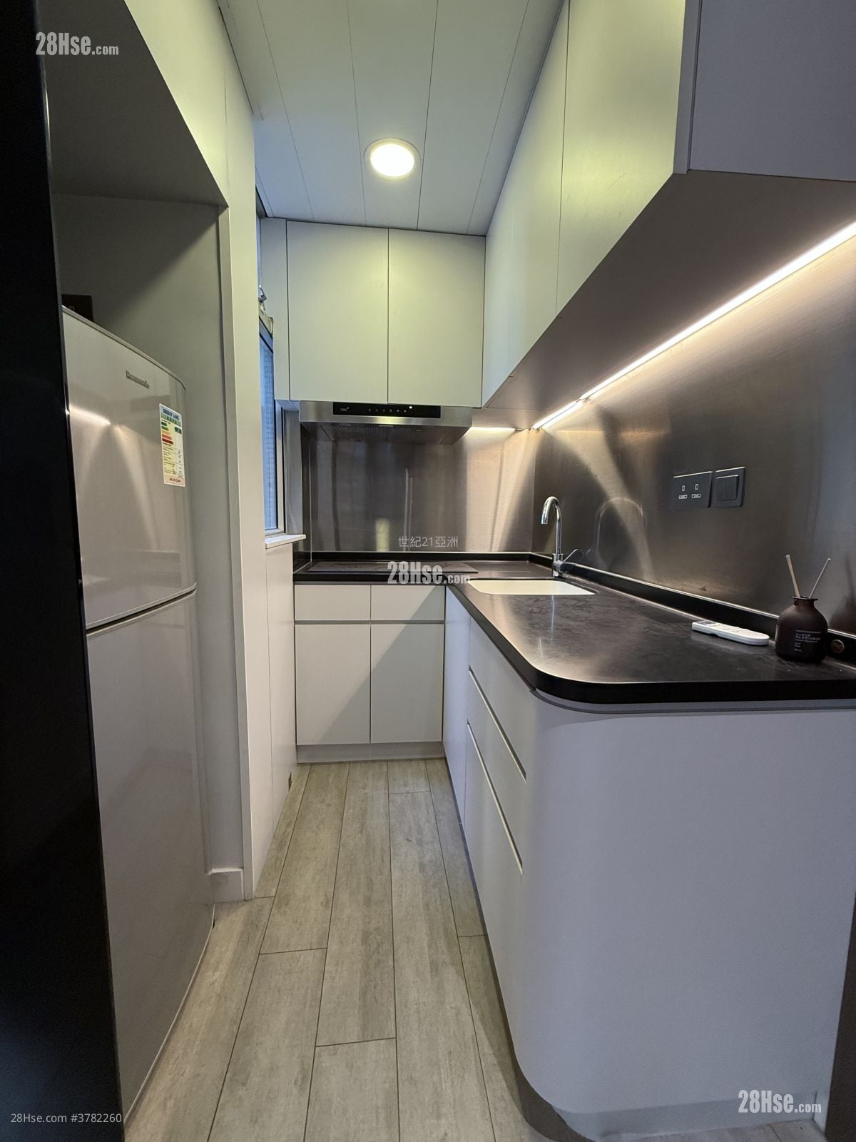 Dandenong Mansion Sell 1 Bedroom , 1 Bathroom 271 ft²