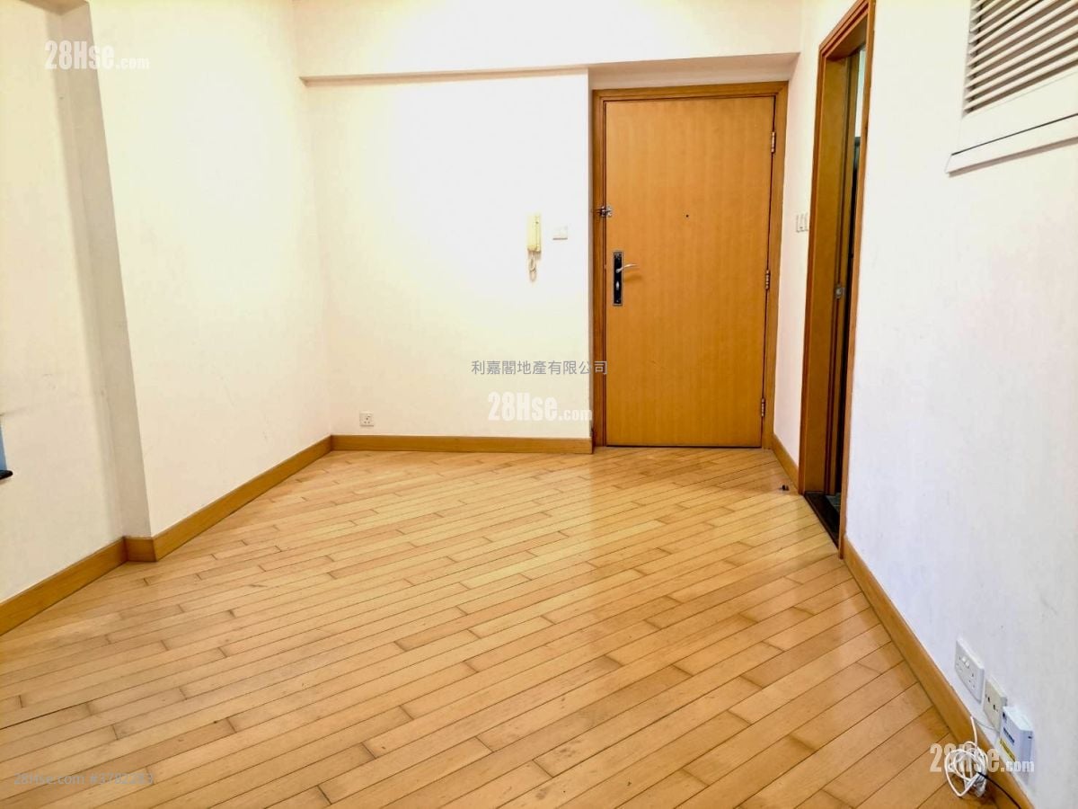 Yoho Town Sell 2 Bedrooms , 1 Bathroom 393 ft²