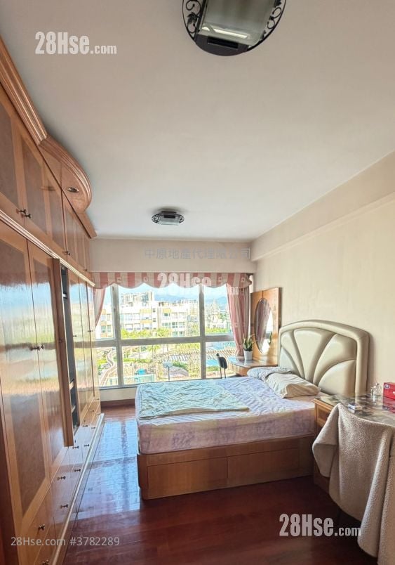 Evergreen Place Sell 5+ Bedrooms , 2 Bathrooms 1,113 ft²