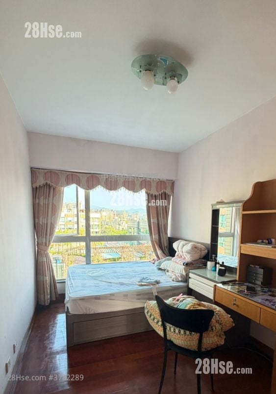 Evergreen Place Sell 5+ Bedrooms , 2 Bathrooms 1,113 ft²