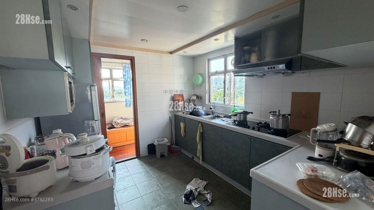 Evergreen Place Sell 5+ Bedrooms , 2 Bathrooms 1,113 ft²