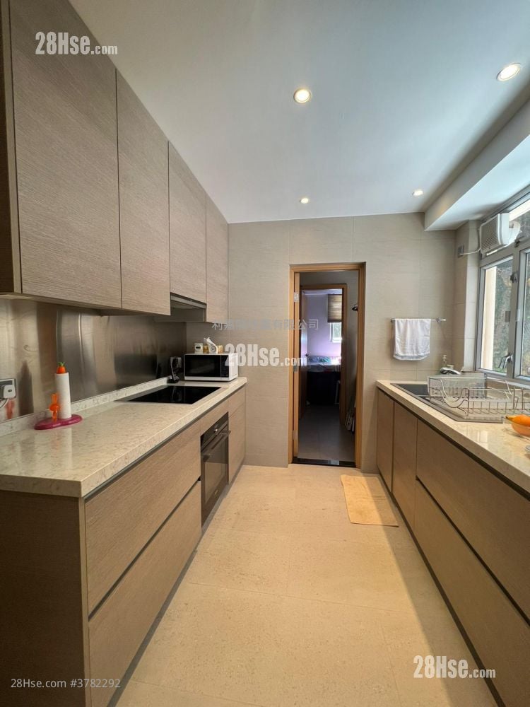 Swiss Towers Sell 3 Bedrooms 1,265 ft²