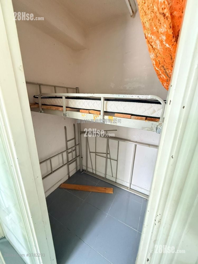 Galaxia Sell 3 Bedrooms , 2 Bathrooms 1,271 ft²