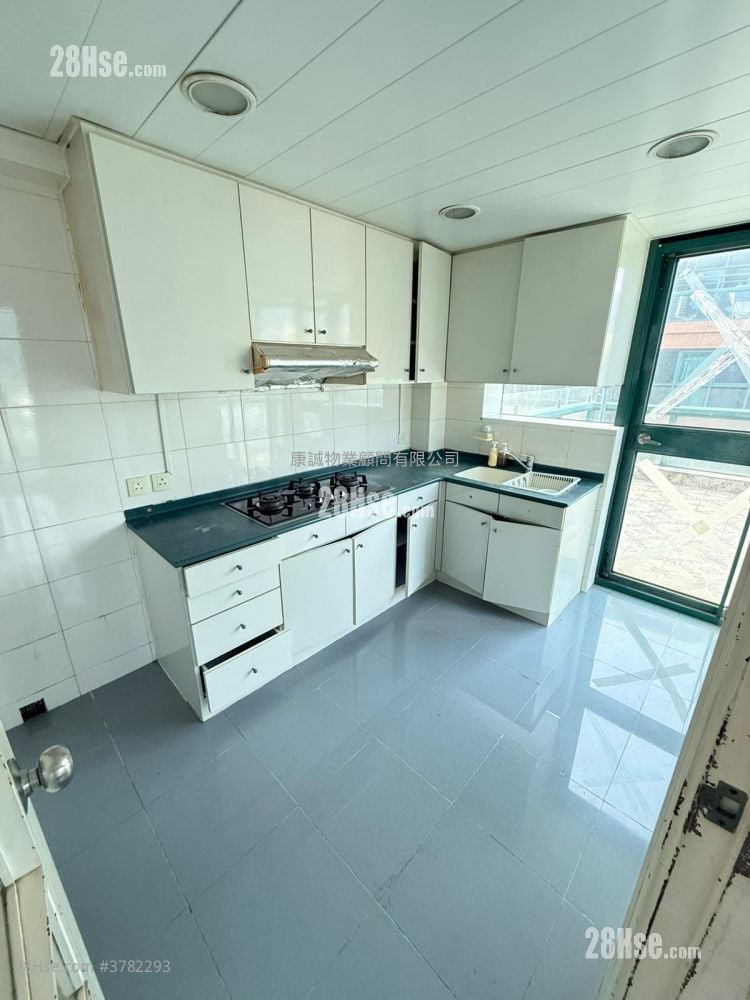 Galaxia Sell 3 Bedrooms , 2 Bathrooms 1,271 ft²