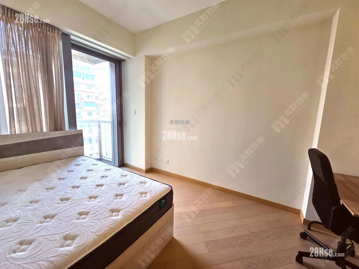 Grand Central Sell 2 Bedrooms , 1 Bathroom 597 ft²