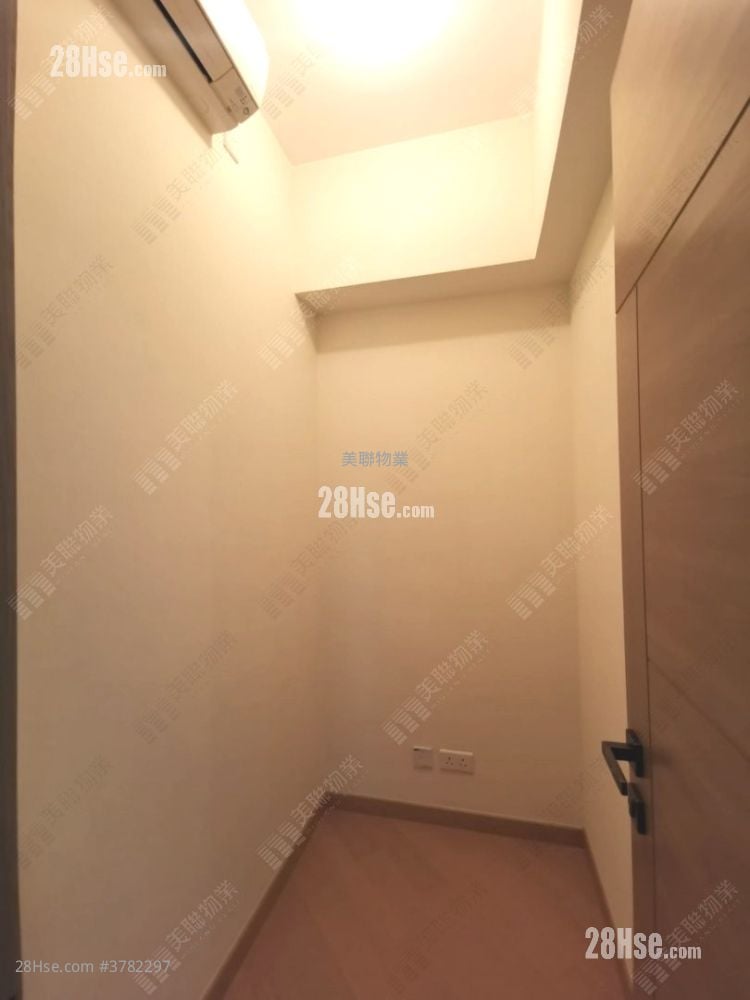 Grand Central Sell 2 Bedrooms , 1 Bathroom 597 ft²