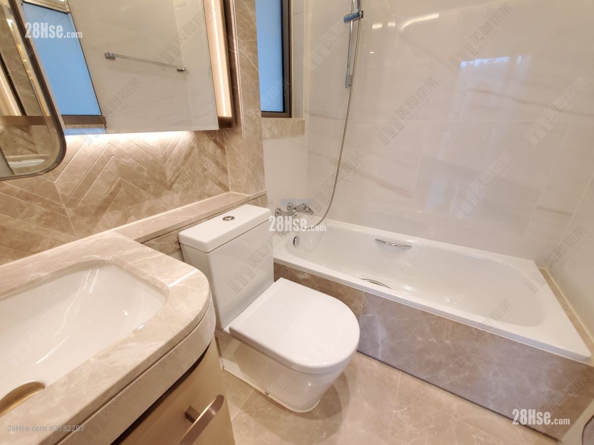 Grand Central Sell 2 Bedrooms , 1 Bathroom 597 ft²