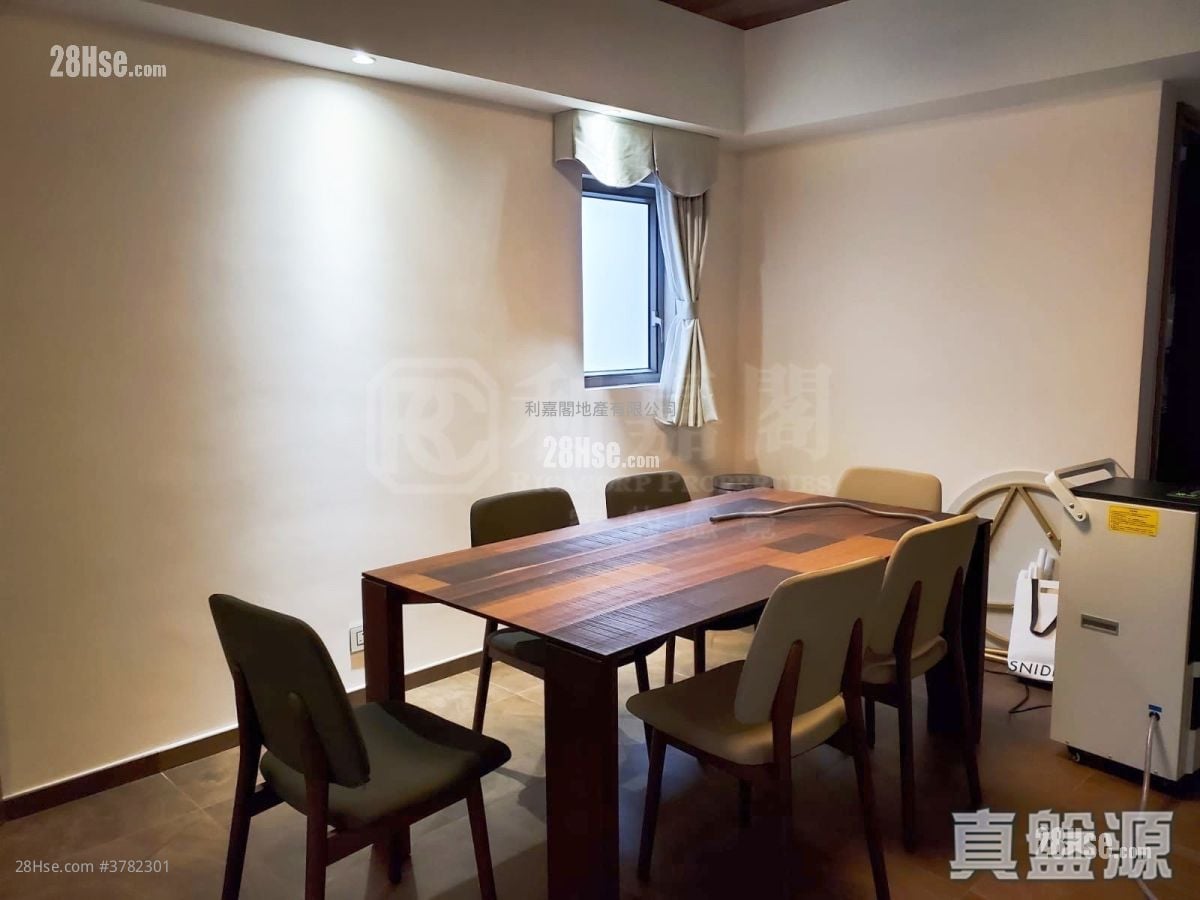 The Zumurud Rental 1,577 ft²