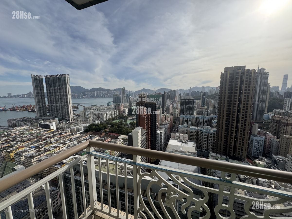 Sky Tower Sell 2 Bedrooms , 1 Bathroom 452 ft²