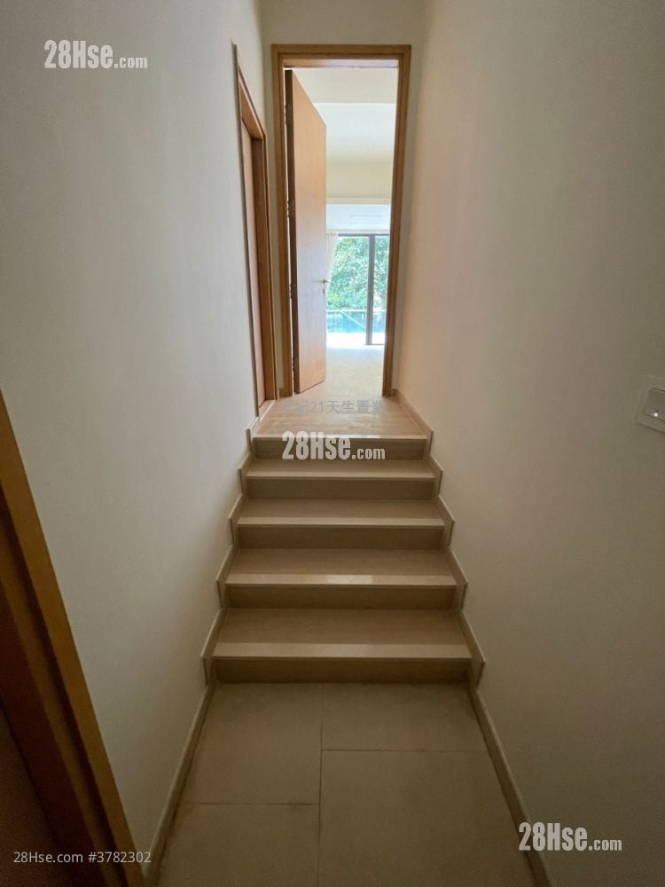 星堤 租盘 3 房 , 5+ 浴室 2,586 平方尺