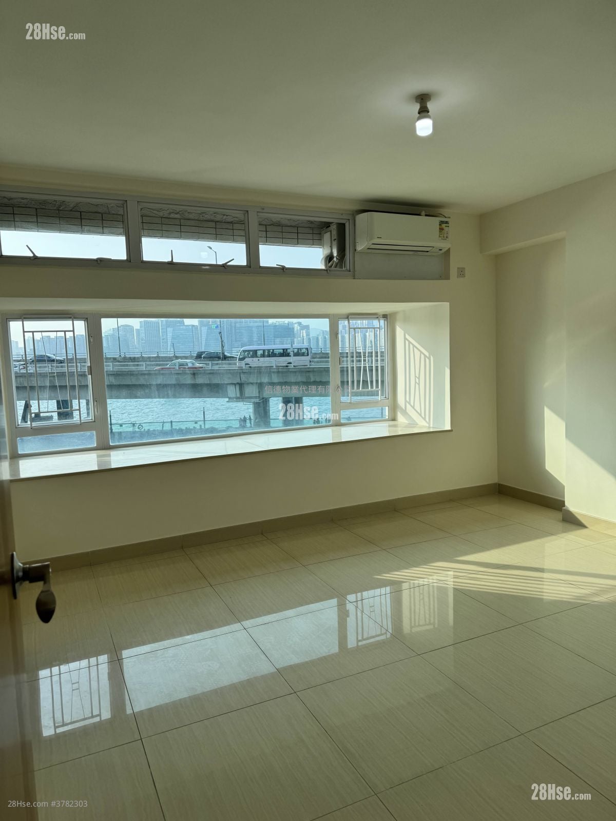 Provident Centre Sell 3 Bedrooms , 3 Bathrooms 1,249 ft²