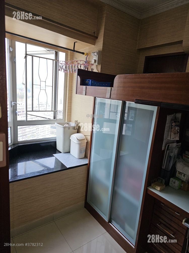 New Kwai Fong Gardens Sell 2 Bedrooms , 1 Bathroom 415 ft²