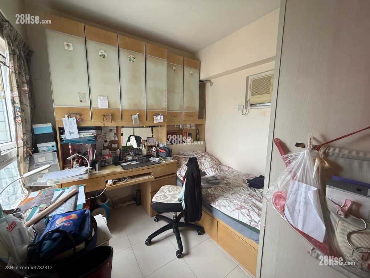 New Kwai Fong Gardens Sell 2 Bedrooms , 1 Bathroom 415 ft²