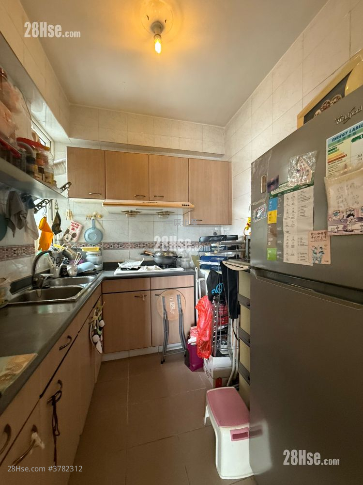 New Kwai Fong Gardens Sell 2 Bedrooms , 1 Bathroom 415 ft²