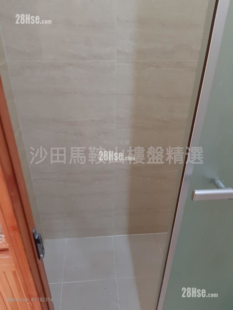 Kam On Court Sell 2 Bedrooms , 1 Bathroom 401 ft²