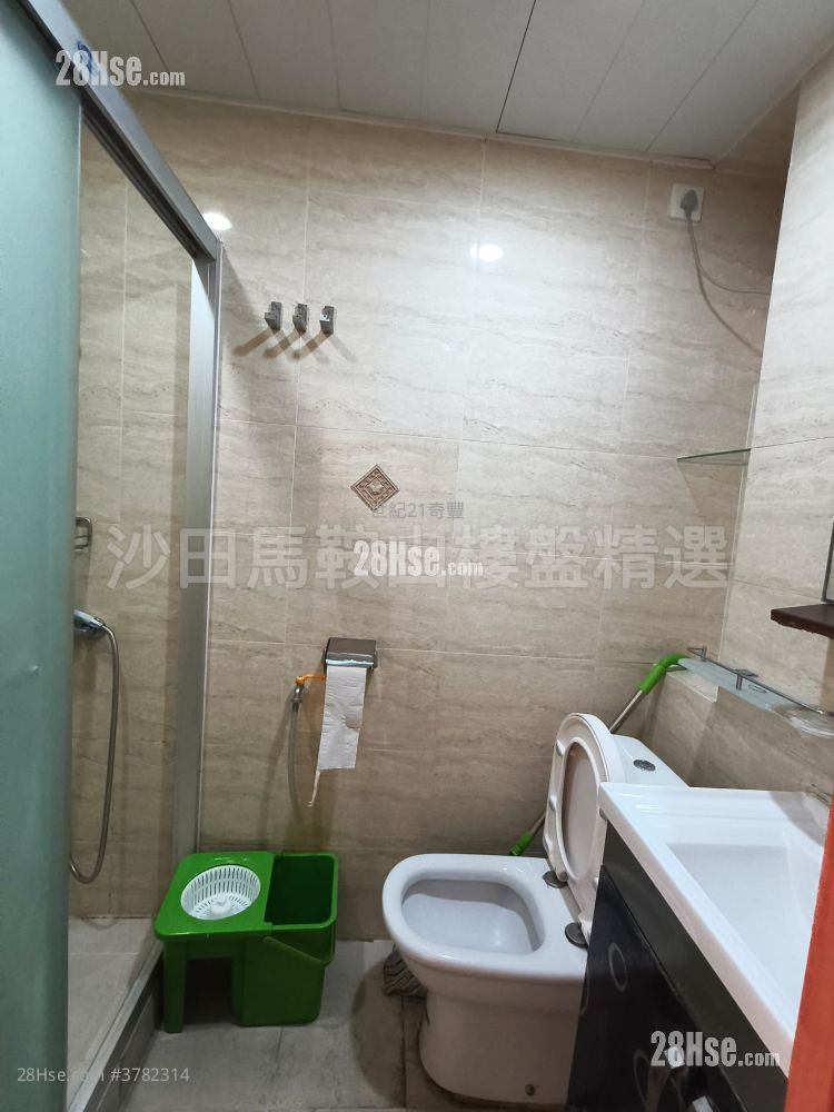 Kam On Court Sell 2 Bedrooms , 1 Bathroom 401 ft²