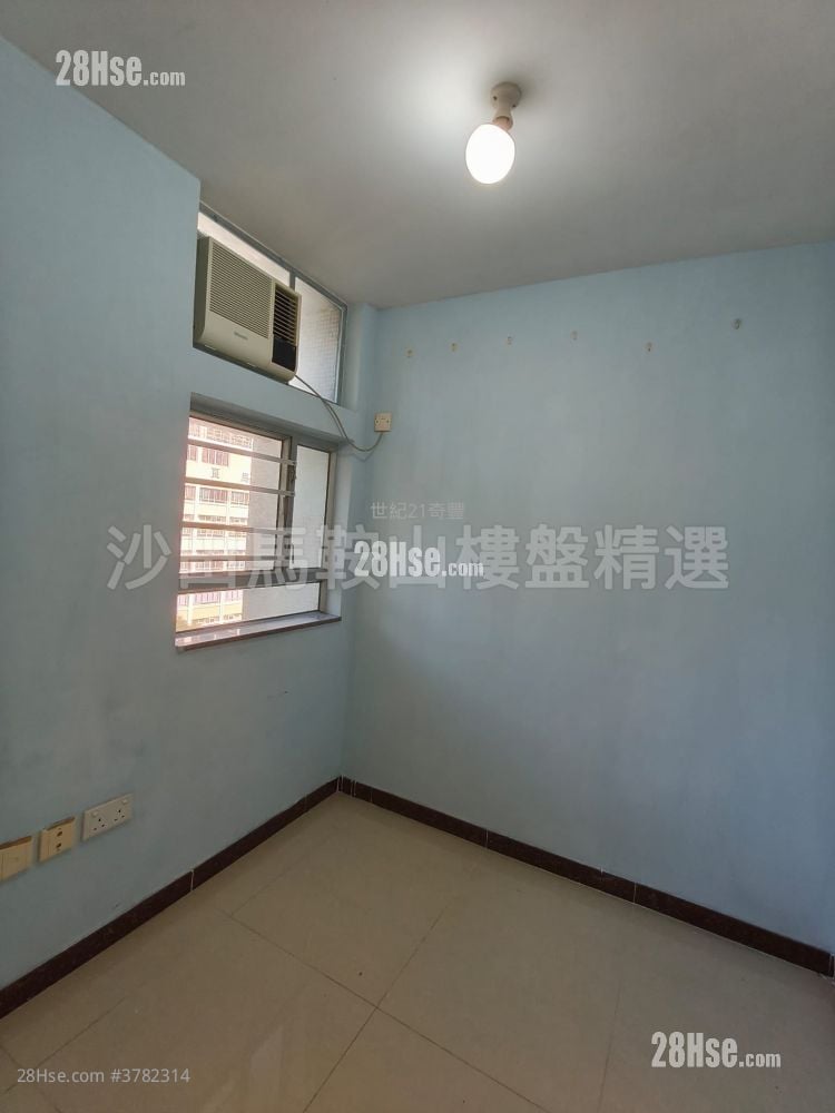 Kam On Court Sell 2 Bedrooms , 1 Bathroom 401 ft²