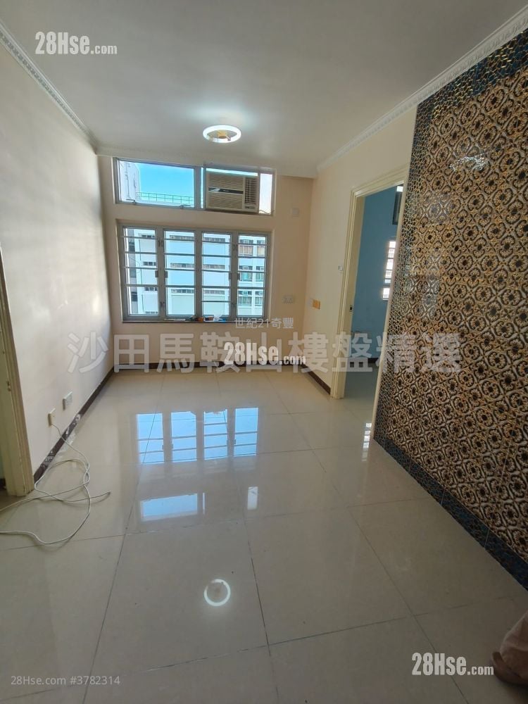 Kam On Court Sell 2 Bedrooms , 1 Bathroom 401 ft²