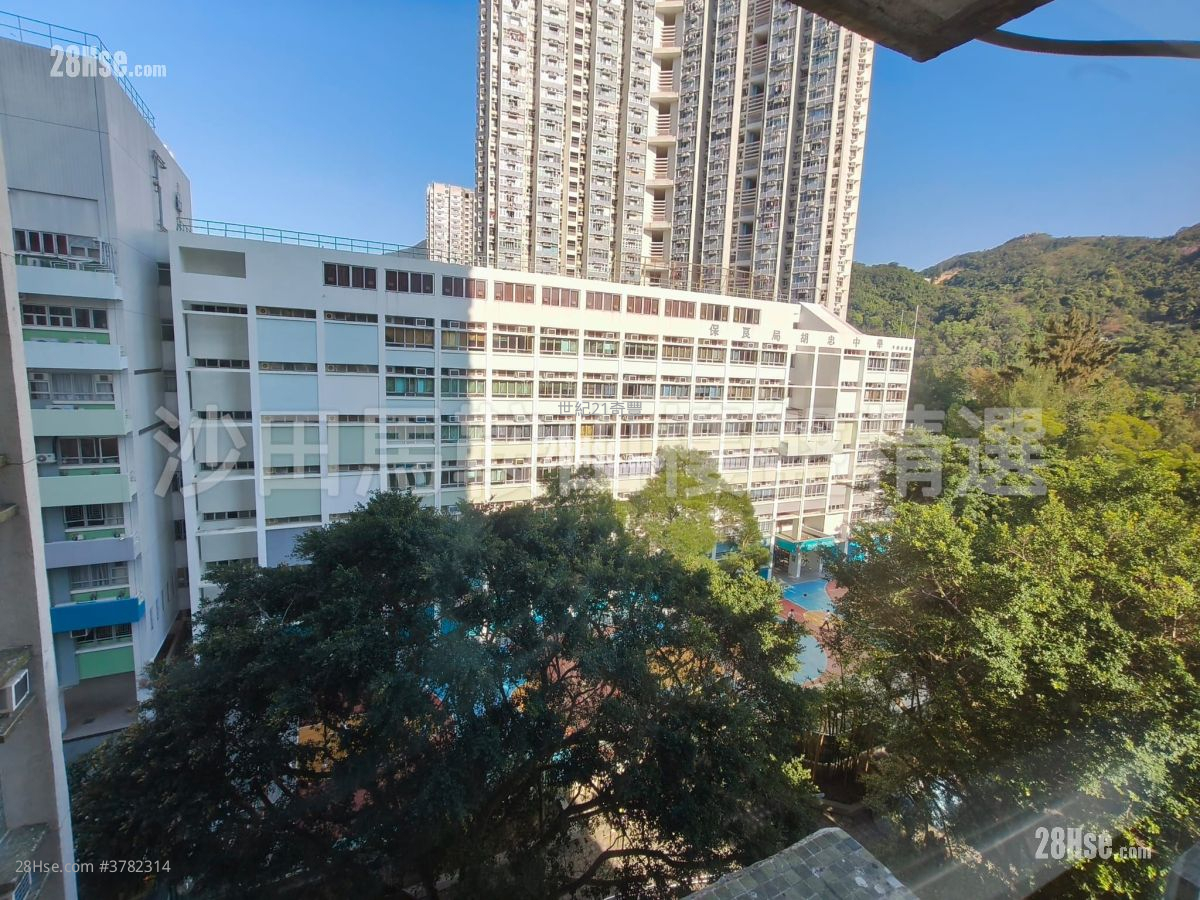 Kam On Court Sell 2 Bedrooms , 1 Bathroom 401 ft²