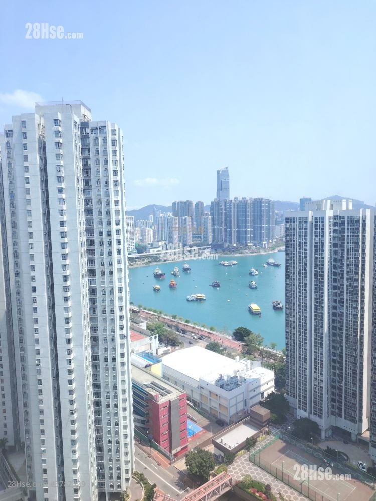 Greenview Court Sell 3 Bedrooms , 2 Bathrooms 703 ft²