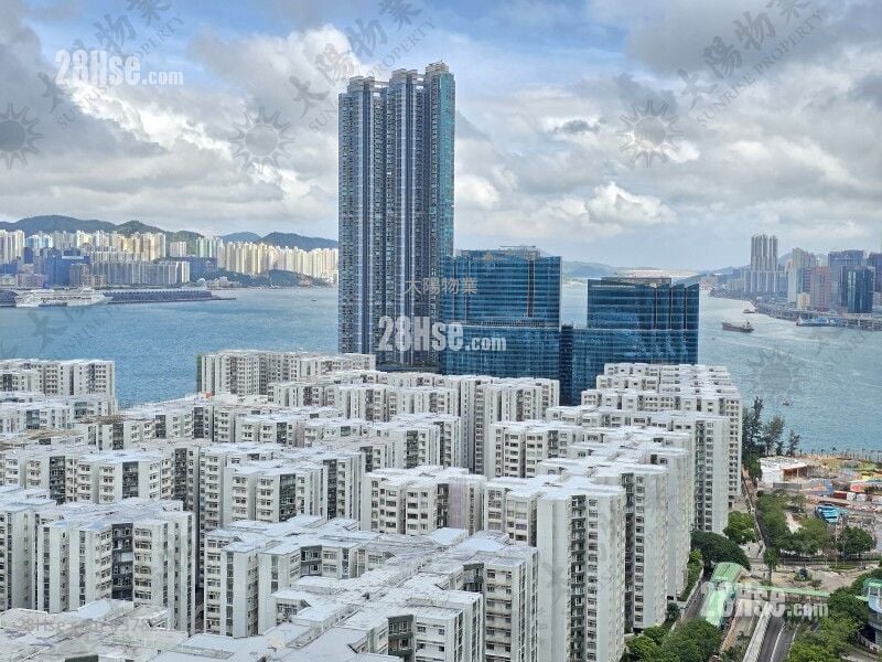 Royal Peninsula Sell 2 Bedrooms 563 ft²