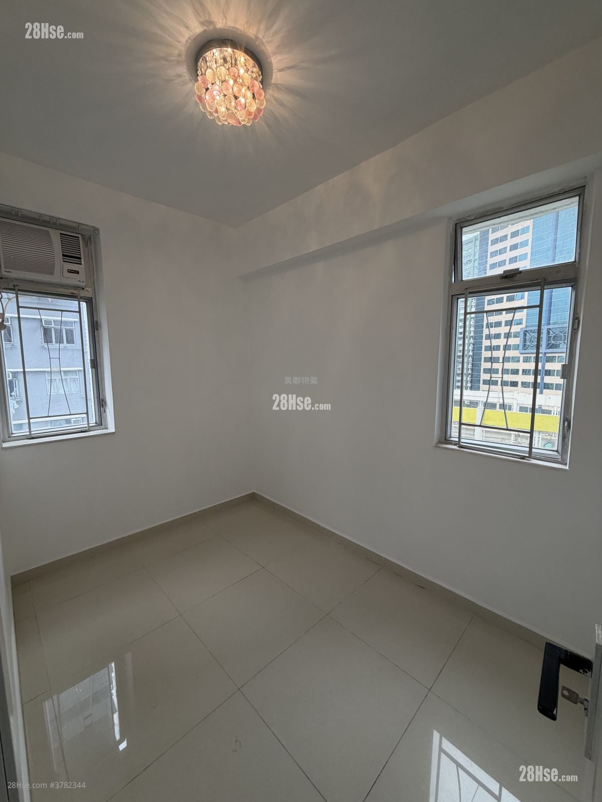 Kwai Dao Building Sell 2 Bedrooms , 1 Bathroom 355 ft²