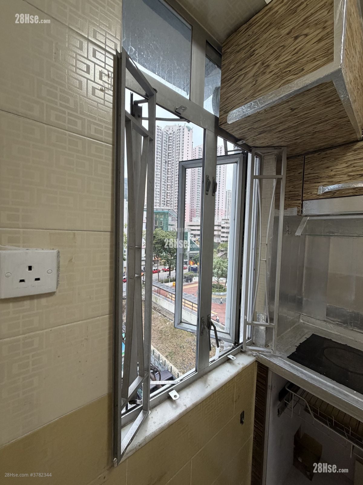 Kwai Dao Building Sell 2 Bedrooms , 1 Bathroom 355 ft²