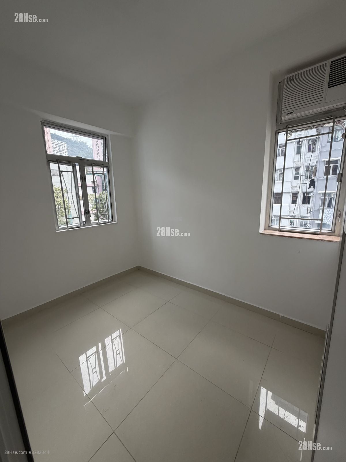Kwai Dao Building Sell 2 Bedrooms , 1 Bathroom 355 ft²