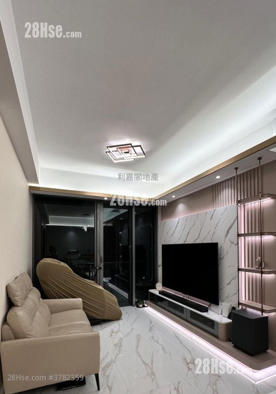 Aria Sell 4 Bedrooms , 2 Bathrooms 761 ft²