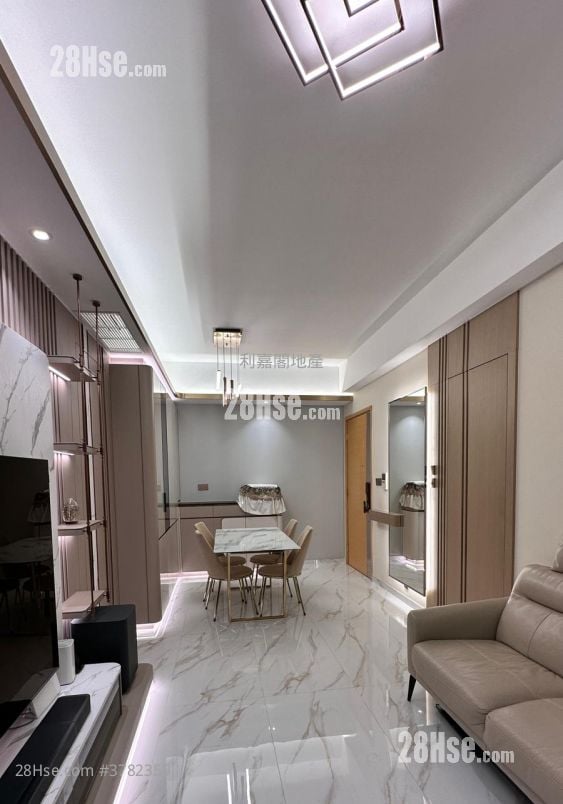 Aria Sell 4 Bedrooms , 2 Bathrooms 761 ft²