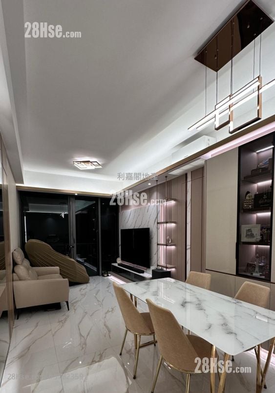 Aria Sell 4 Bedrooms , 2 Bathrooms 761 ft²