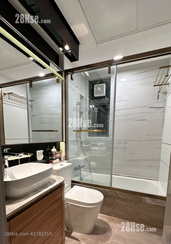 Aria Sell 4 Bedrooms , 2 Bathrooms 761 ft²