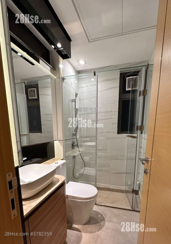 Aria Sell 4 Bedrooms , 2 Bathrooms 761 ft²