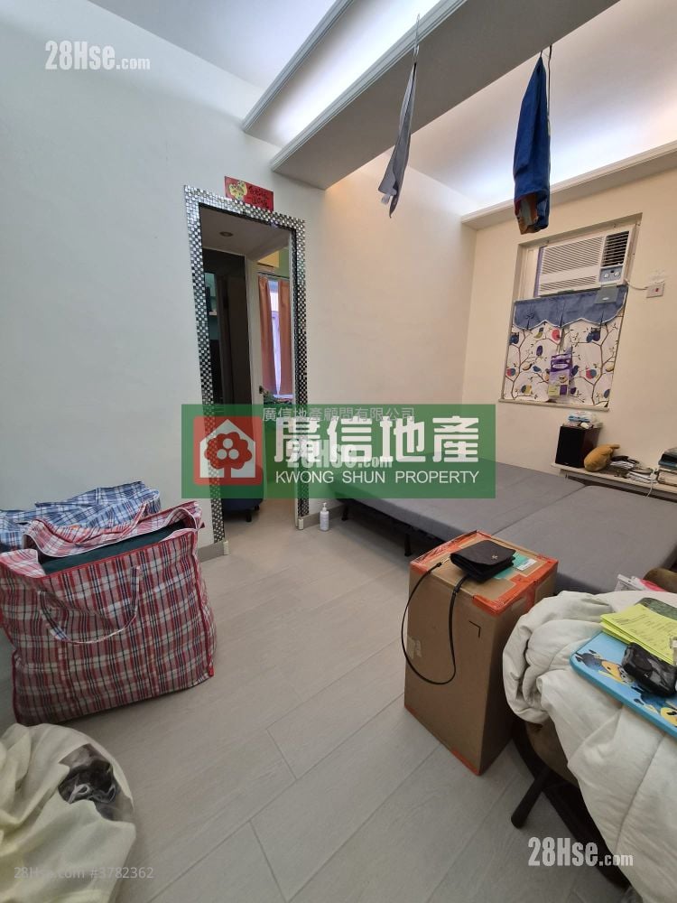 Shun King Building Sell 2 Bedrooms , 1 Bathroom 346 ft²