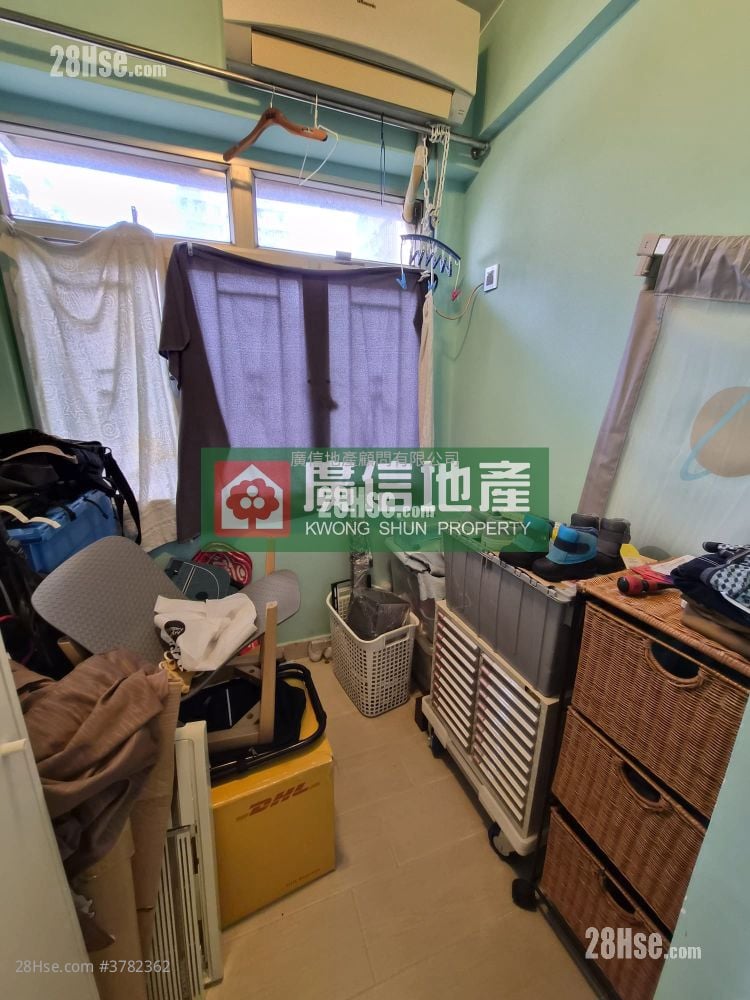 Shun King Building Sell 2 Bedrooms , 1 Bathroom 346 ft²