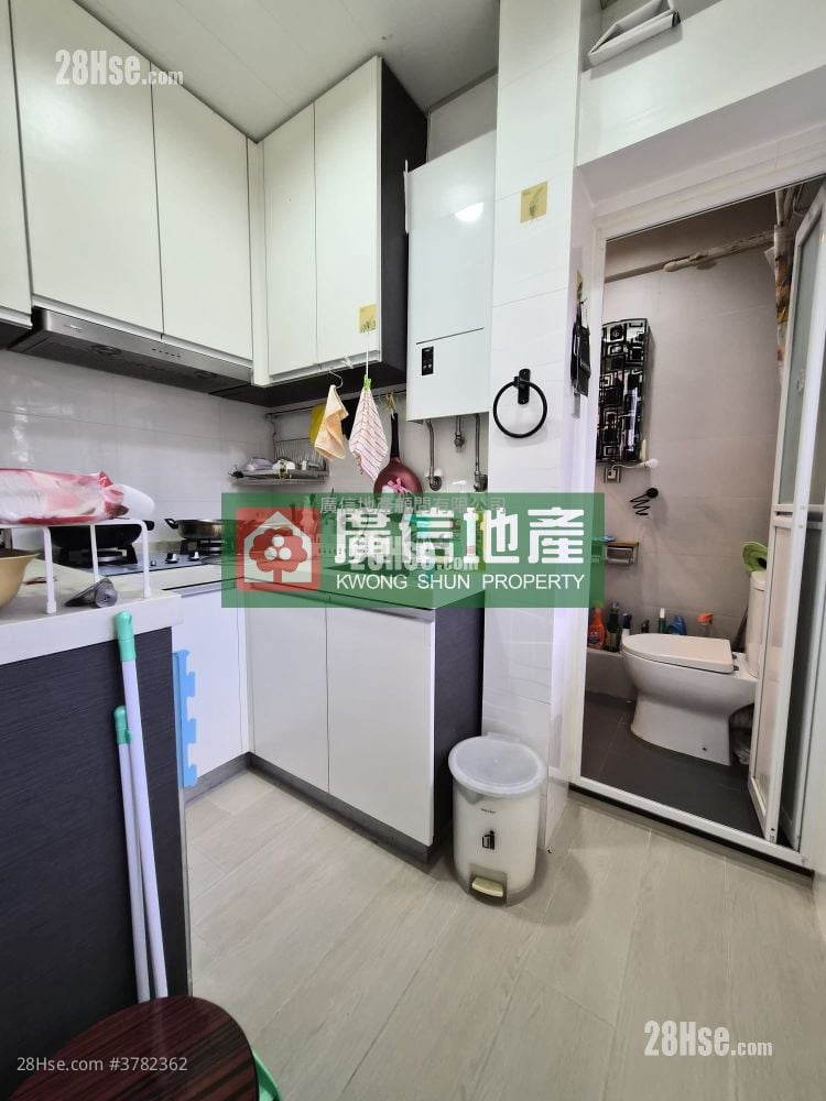 Shun King Building Sell 2 Bedrooms , 1 Bathroom 346 ft²