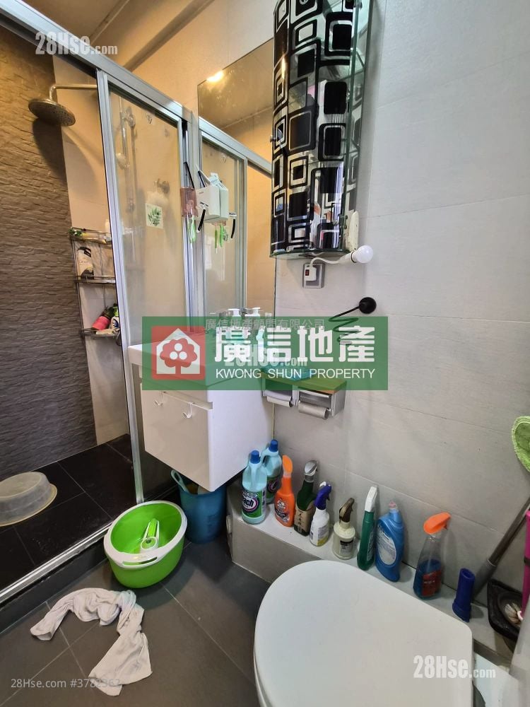 Shun King Building Sell 2 Bedrooms , 1 Bathroom 346 ft²