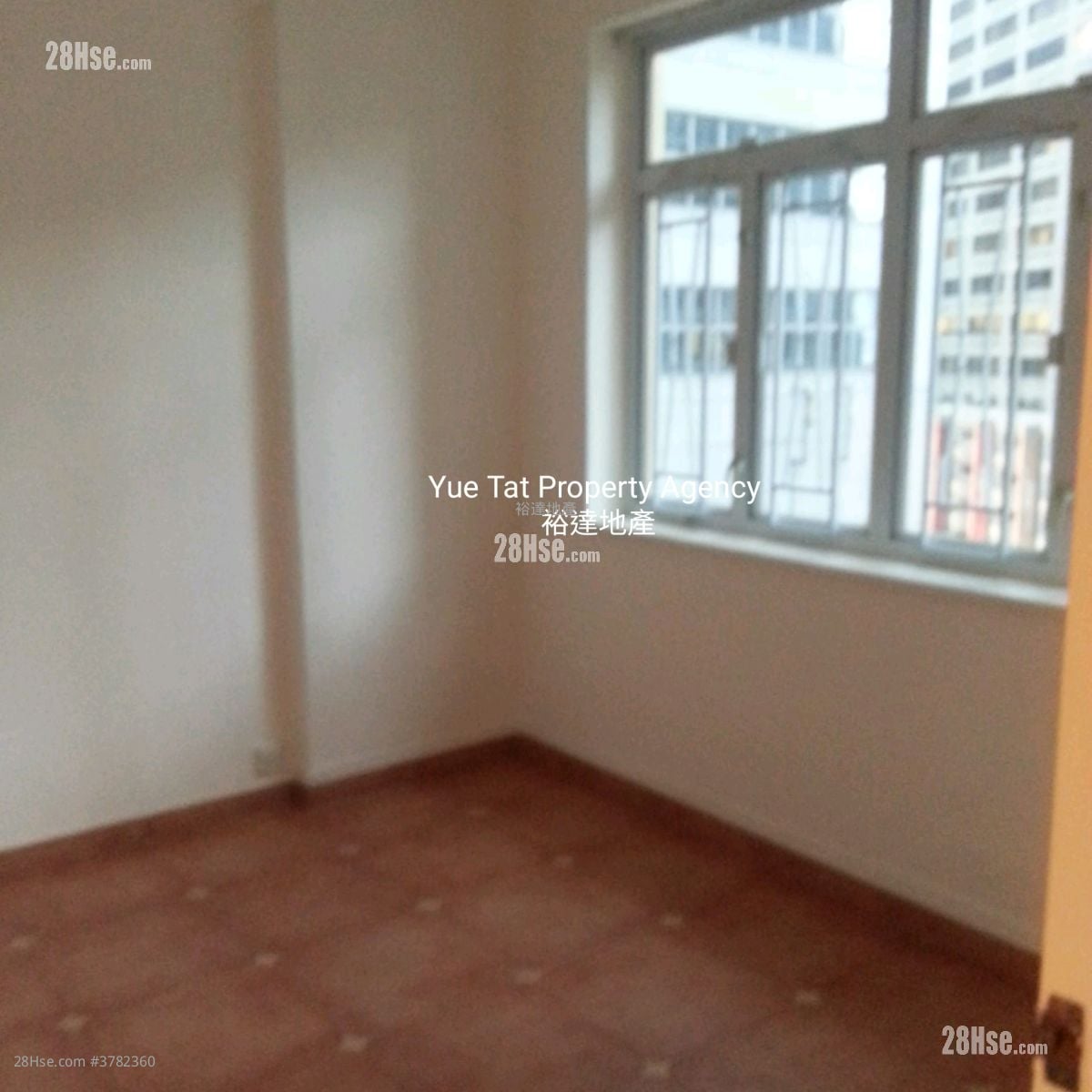 Empire Court Sell 4 Bedrooms , 2 Bathrooms 763 ft²