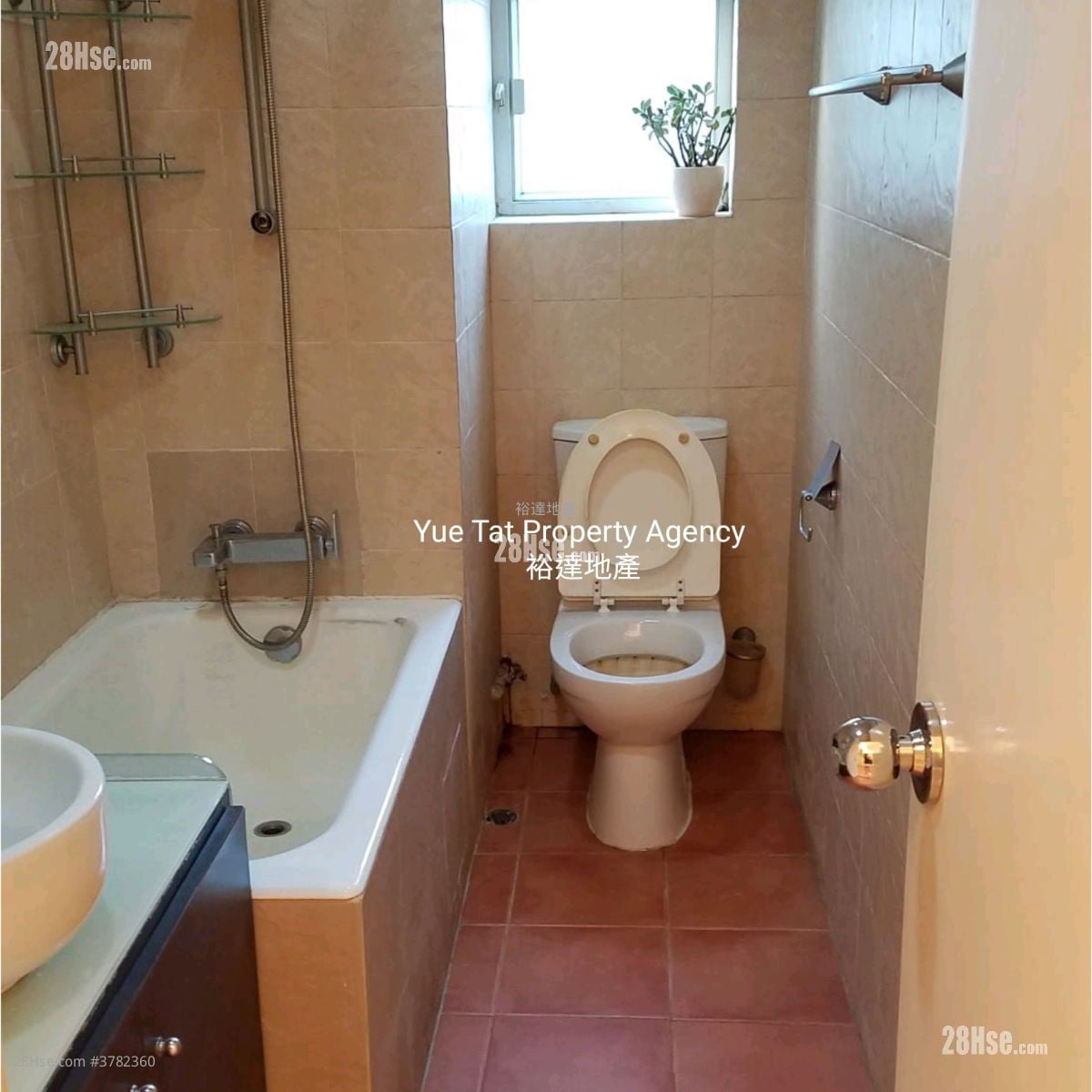 Empire Court Sell 4 Bedrooms , 2 Bathrooms 763 ft²