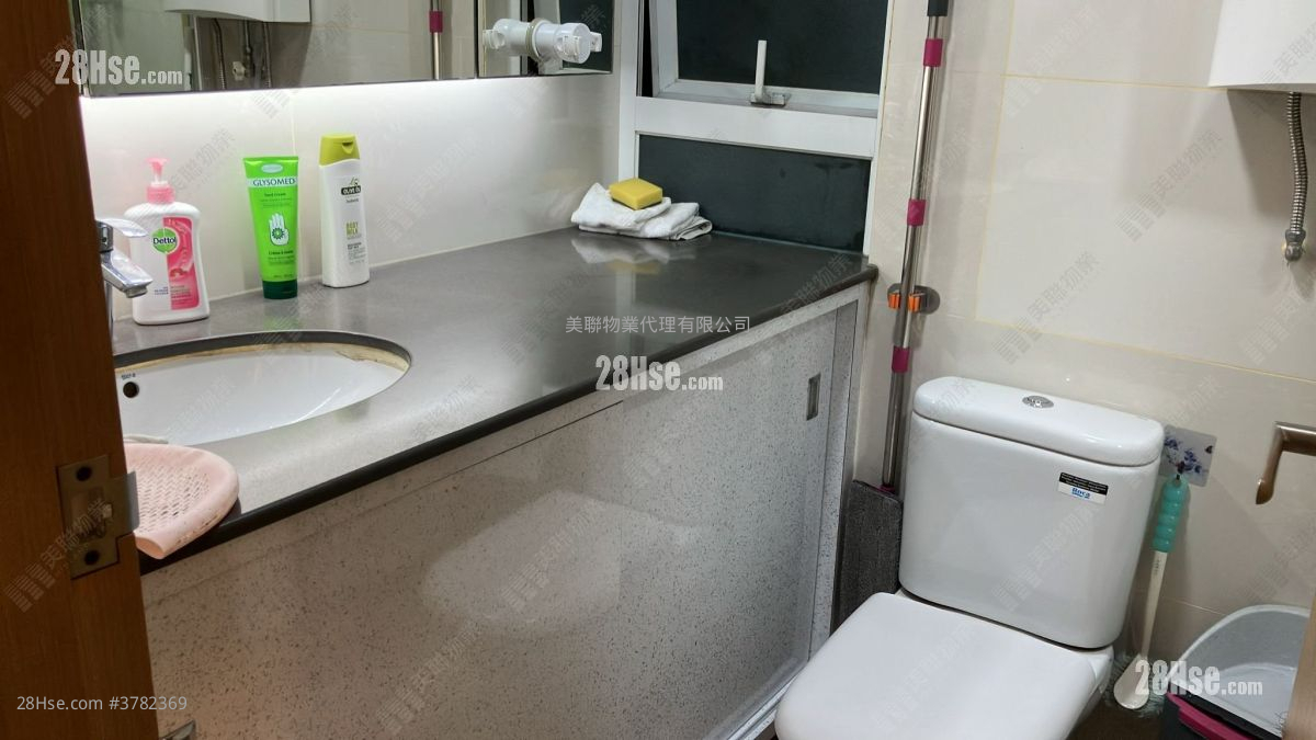 Tsui Ning Garden Sell 3 Bedrooms , 1 Bathroom 592 ft²