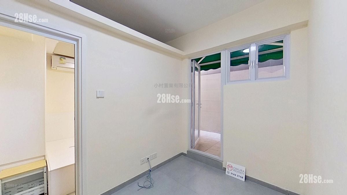 living room: Everwin Mansion Rental 1 Bedroom , 1 Bathroom 282 ft²