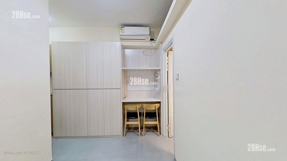 living room: Everwin Mansion Rental 1 Bedroom , 1 Bathroom 282 ft²