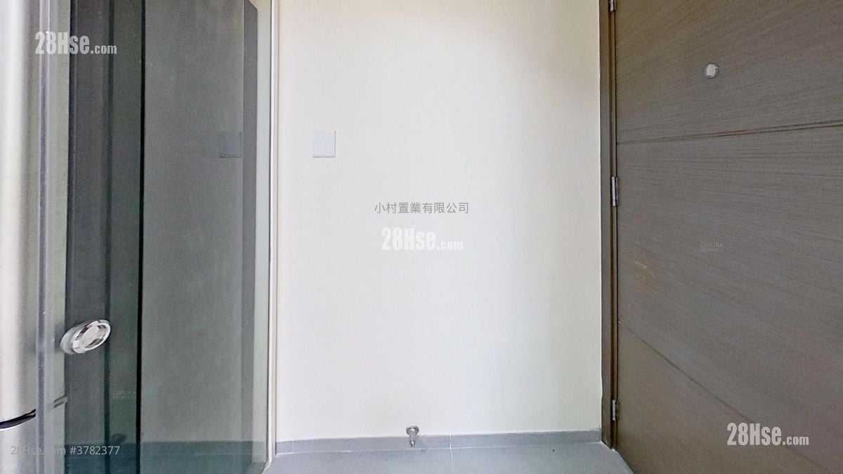 living room: Everwin Mansion Rental 1 Bedroom , 1 Bathroom 282 ft²