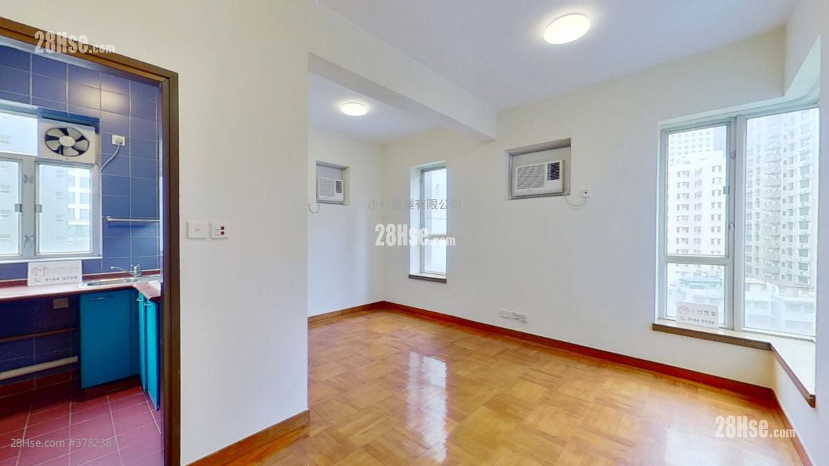 living room: Liberty Mansion Rental Studio , 1 Bathroom 308 ft²